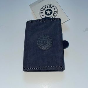 NWT Kipling night grey card keeper. RFID safe.